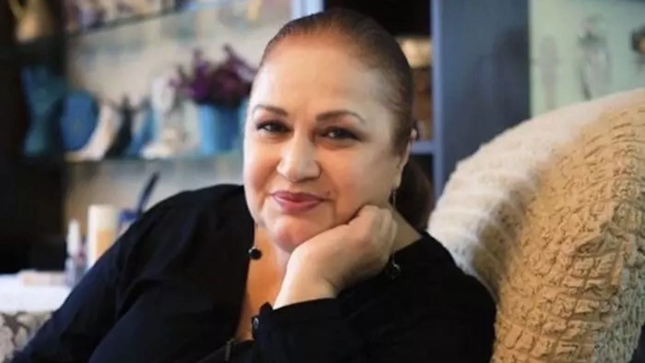 Camdaki Kız'ın Hafize'si Nihal Menzil mütevazı apartman dairesinde huzurlu bir yaşam sürüyor...