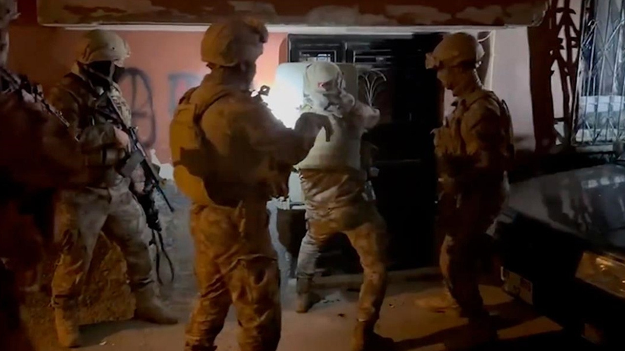 Silah ve mühimmat kaçakçılığına yönelik operasyonlarda 135 şüpheli yakalandı