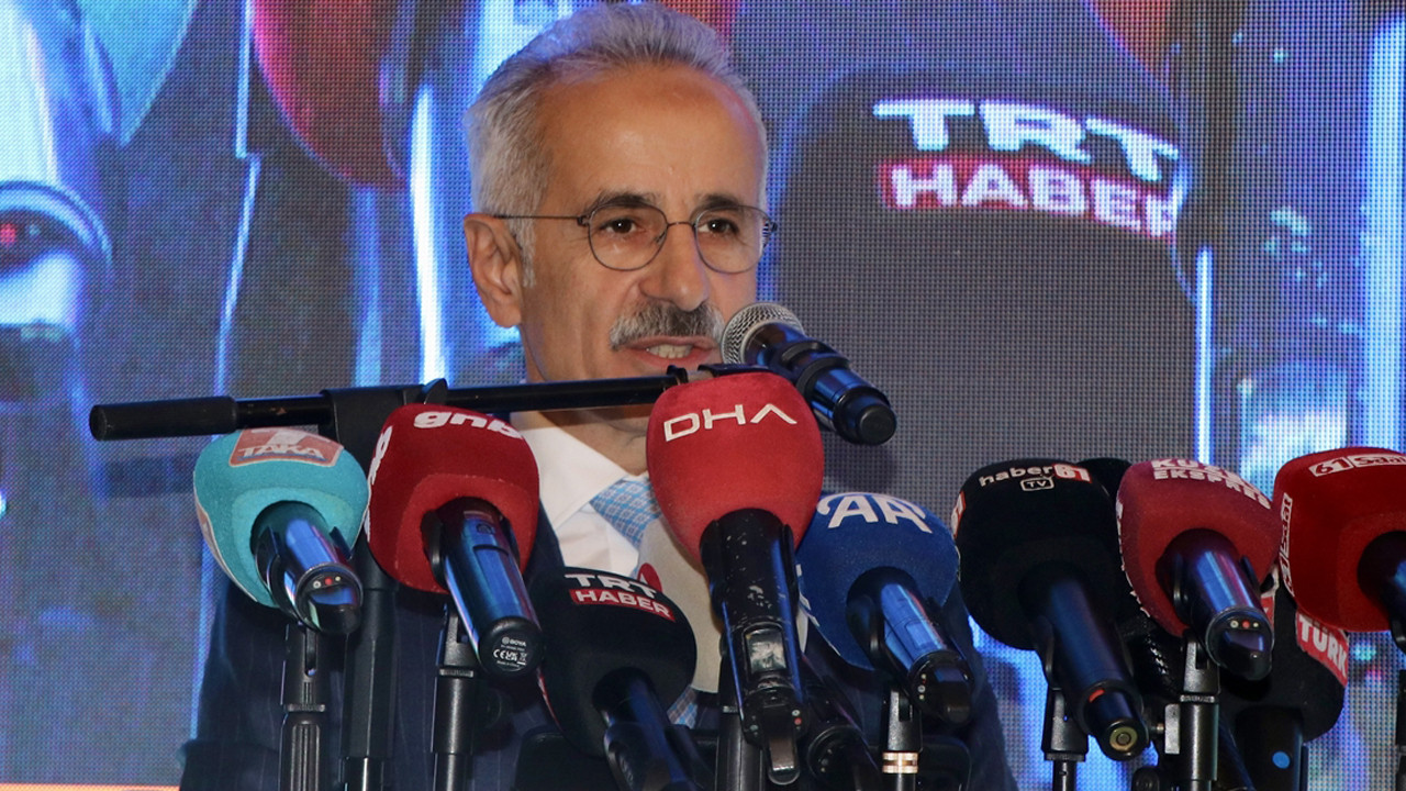 Bakan Uraloğlu'ndan Gebze'de çöken binaya metronun neden olduğu iddialarına yanıt