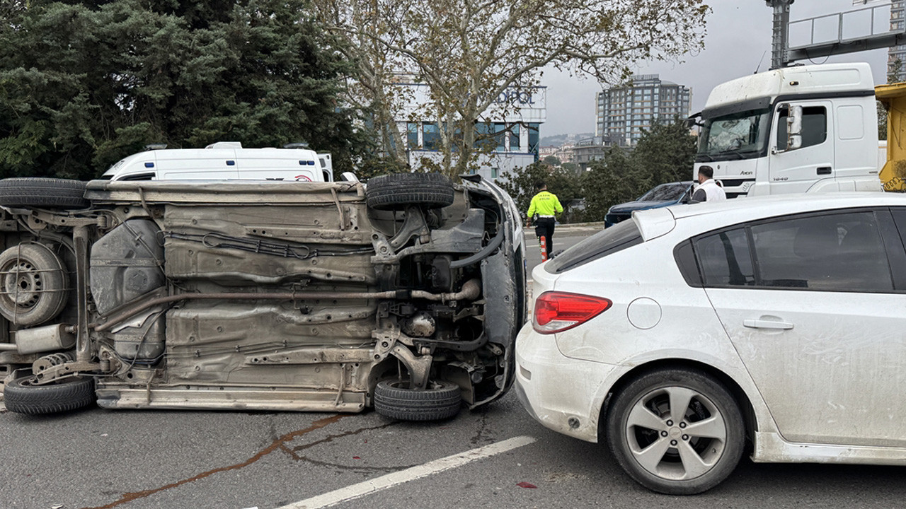 Kadıköy'de 3 aracın karıştığı zincirleme kaza!