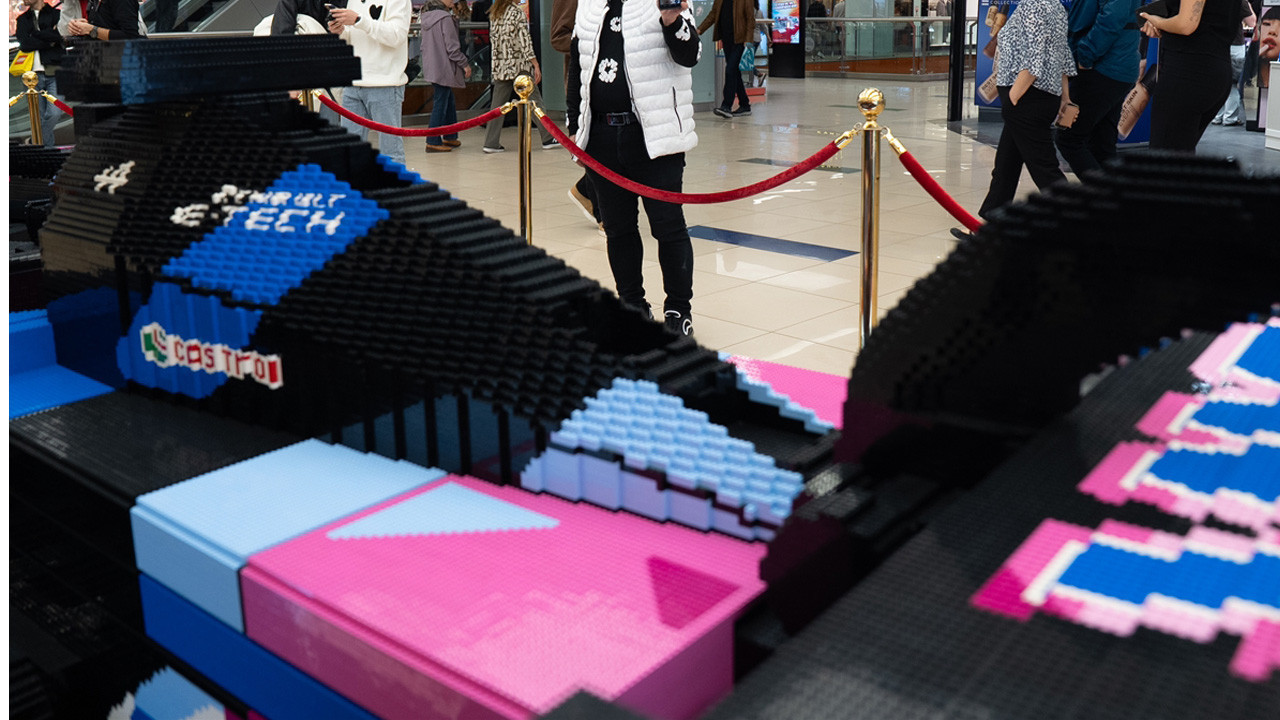 400 bin "lego" parçasıyla Formula 1 aracı! 26 kişi ile 22 bin saatte yapıldı