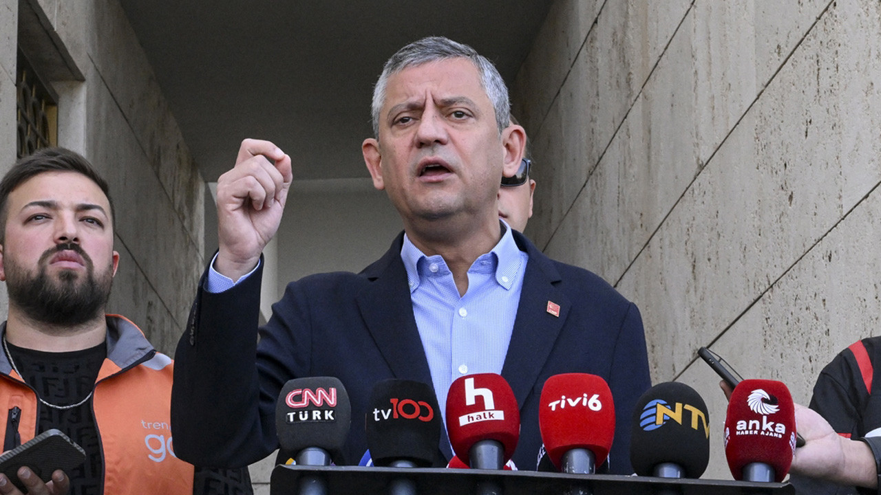 CHP lideri Özel'den 6 gazetecinin ifade vermeye çağrılmasına tepki