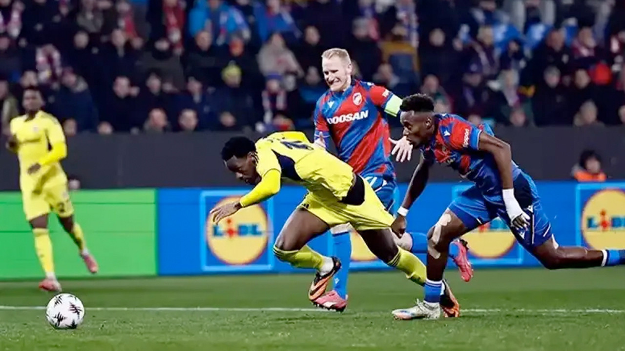 Alman futbolunun efsane ismi Fenerbahçe'nin verilmeyen penaltısına isyan etti