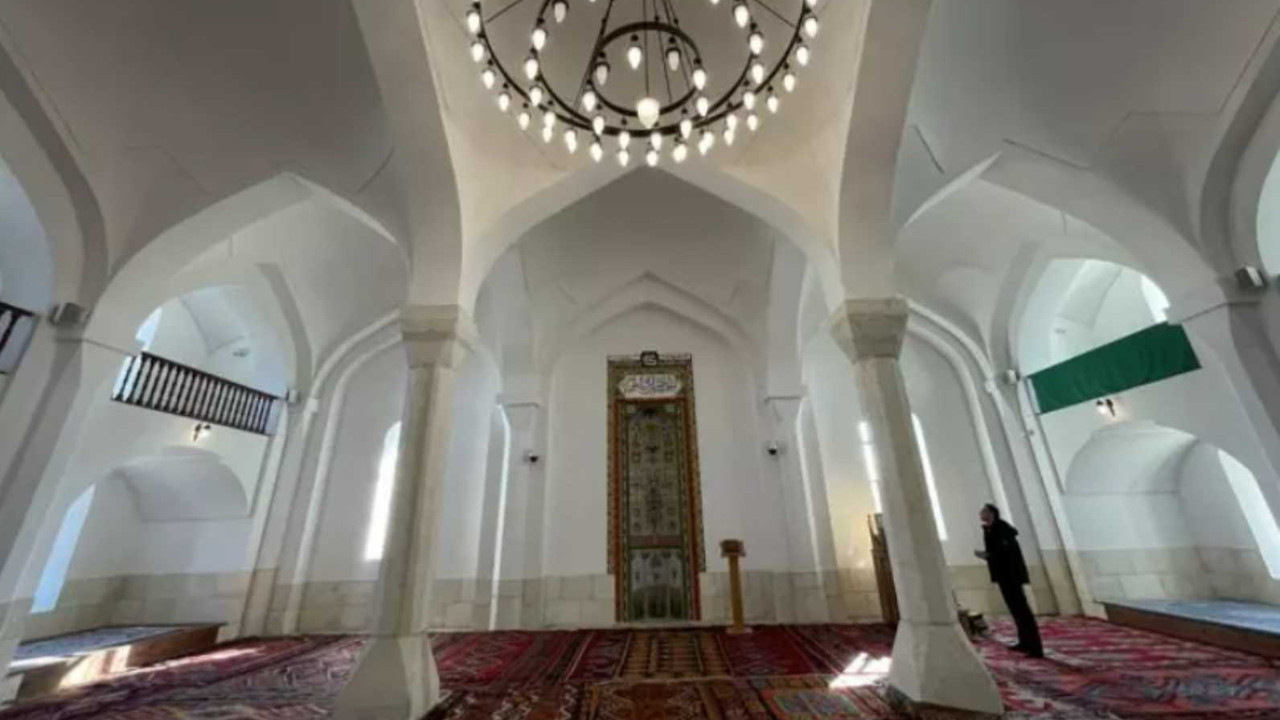 Karabağ'da tarihi Cuma Mescidi yeniden ibadete açıldı