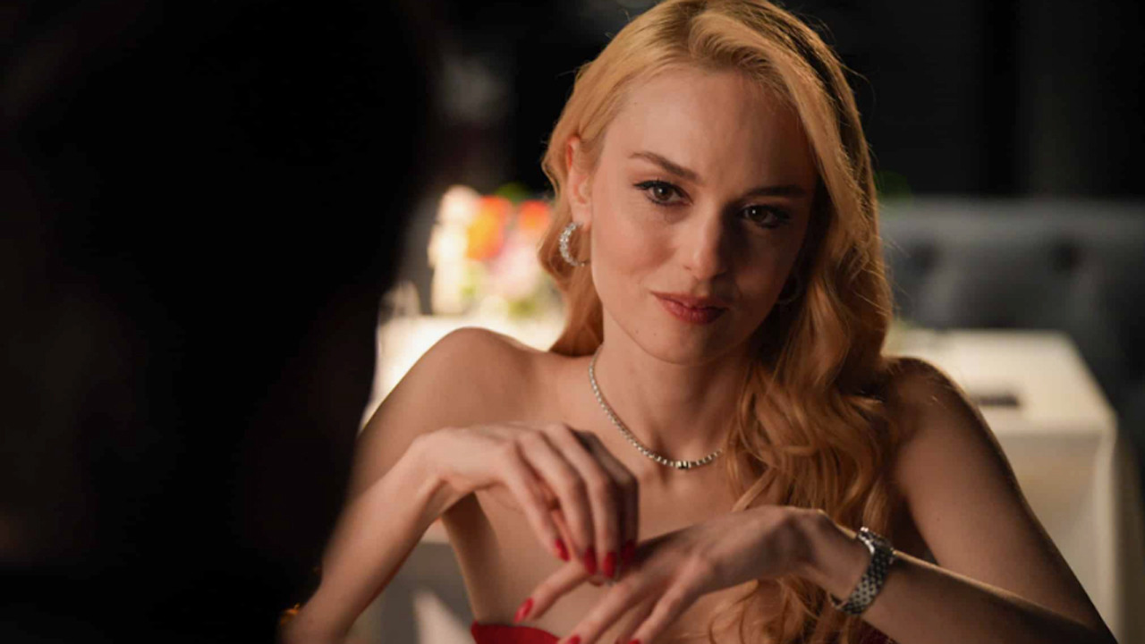 Oyuncu Nilperi Şahinkaya sosyal medya hesabından aşkını ilan etti! O fotoğraf bomba