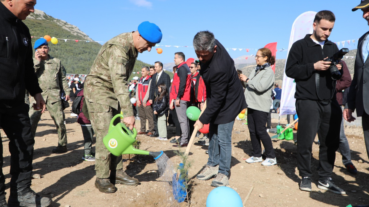 "11 Kasım Milli Ağaçlandırma Günü"ne özel Antalya ve çevre illerde fidanlar toprakla buluşturuldu!
