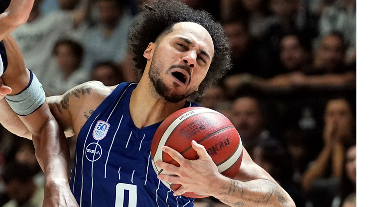 Anadolu Efes'te seri mağlubiyetler bu kez Bologna'ya kaybettiler