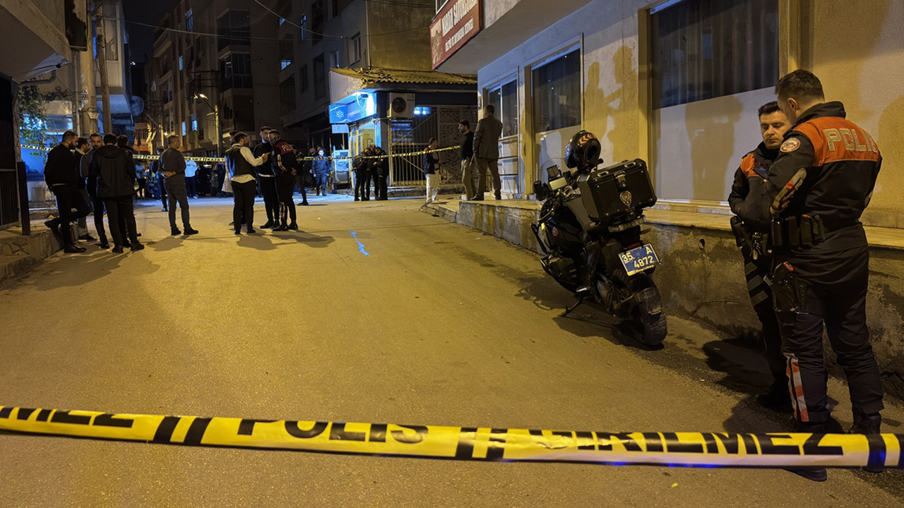 İzmir'de silahlı saldırıya uğrayan 1 kişi öldü, 3 kişi yaralandı