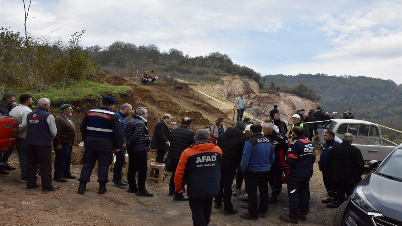 Ordu'da taş ocağı şantiyesinde göçük altında kalan işçiyi arama çalışmalarına yeniden başlandı