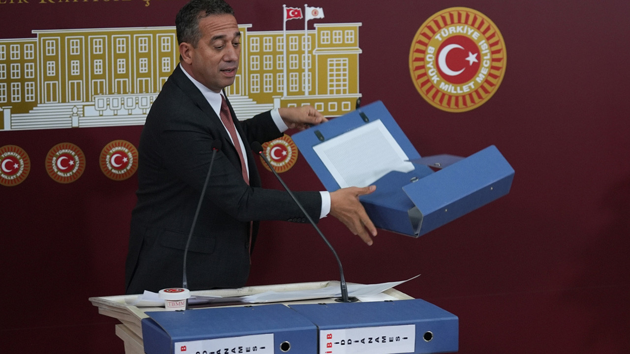 CHP'li Ali Mahir Başarır'dan 'iddianame' tepkisi: İçi boş klasörleri yere fırlattı!