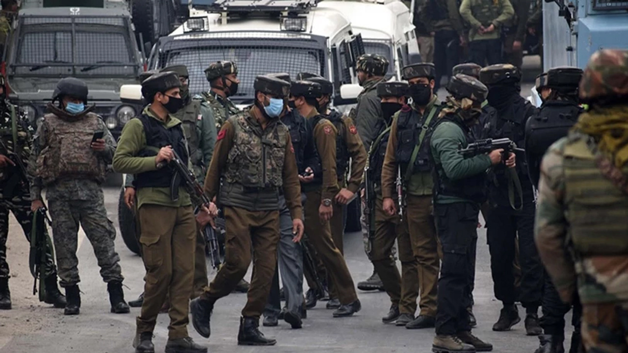 Çin sınırına yakın o hava üssü faaliyet geçirildi!