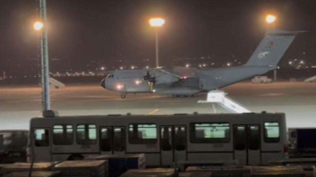 Şehitlerimizin naaşını taşıyan askeri uçak Ankara'ya iniş yaptı