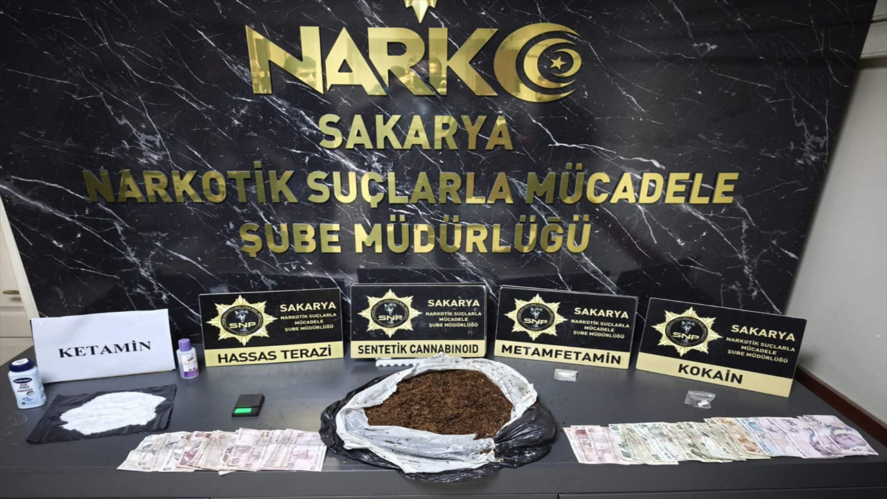 Sakarya'da uyuşturucuyu tuvalette imha etmeye çalışan 3 şüpheli gözaltına alındı