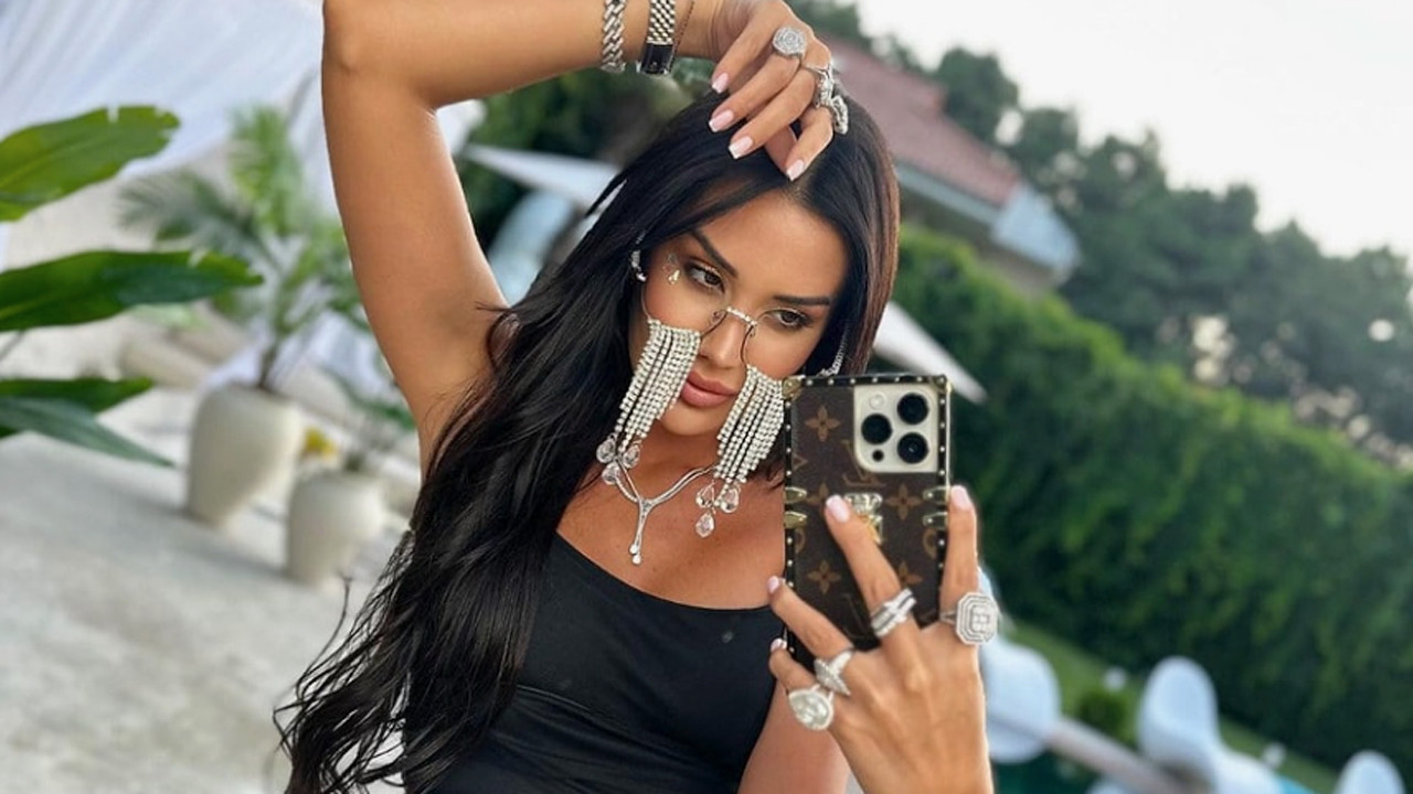 Dİlan Polat yine enteresan! Evinin içinde uğursuz dedi, pijamalarını yaktı! Kimse gözlerine inanamadı