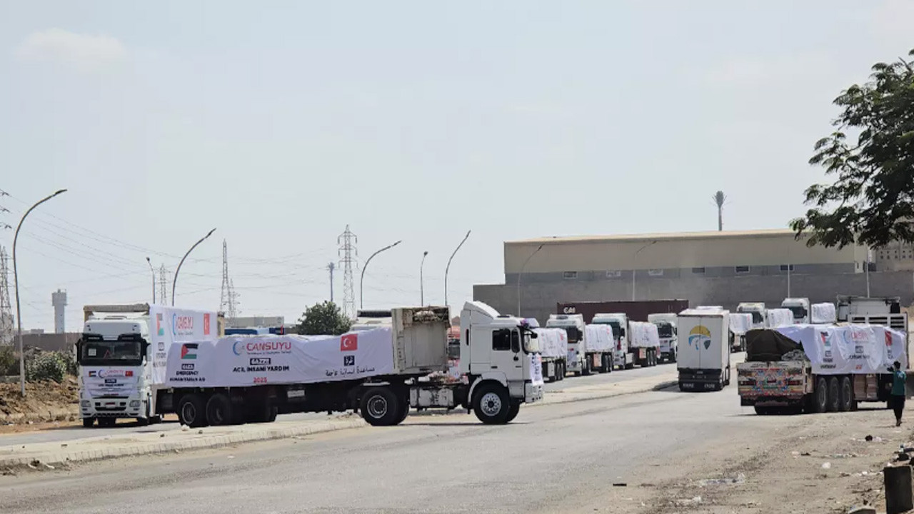 Cansuyu Derneğinin 14 tırlık yardım konvoyu Gazze'ye gönderildi