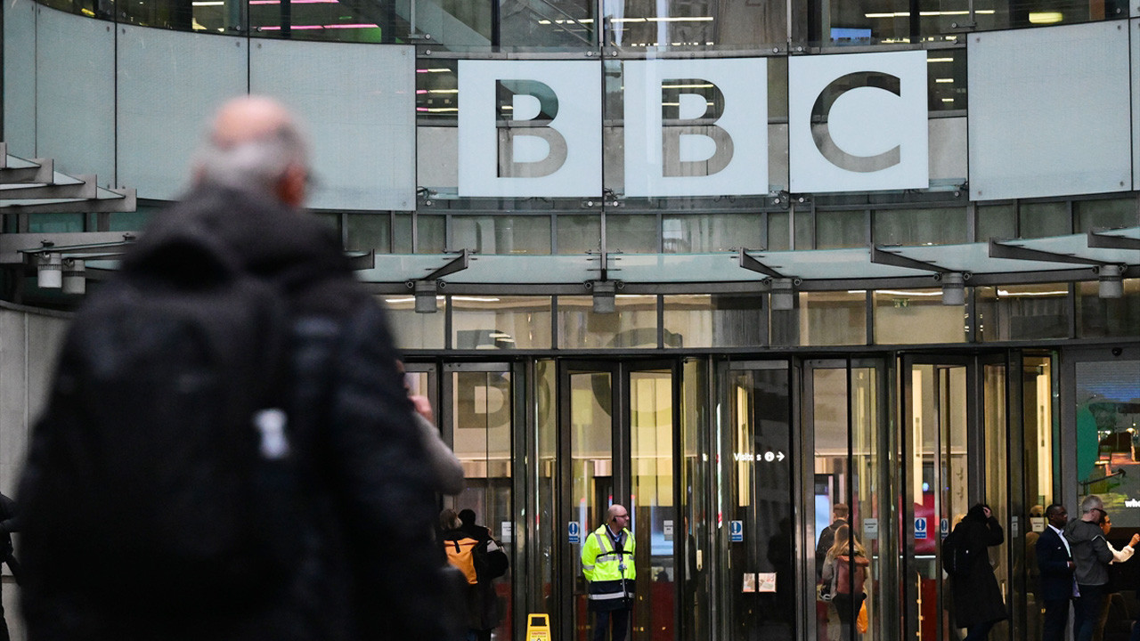 ABD Başkanı Trump BBC'ye fena taktı 5 milyar dolar istiyor