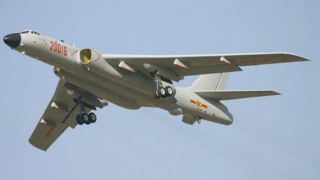 Çin, Güney Çin Denizi'nde bombardıman uçaklarıyla devriye yaptı