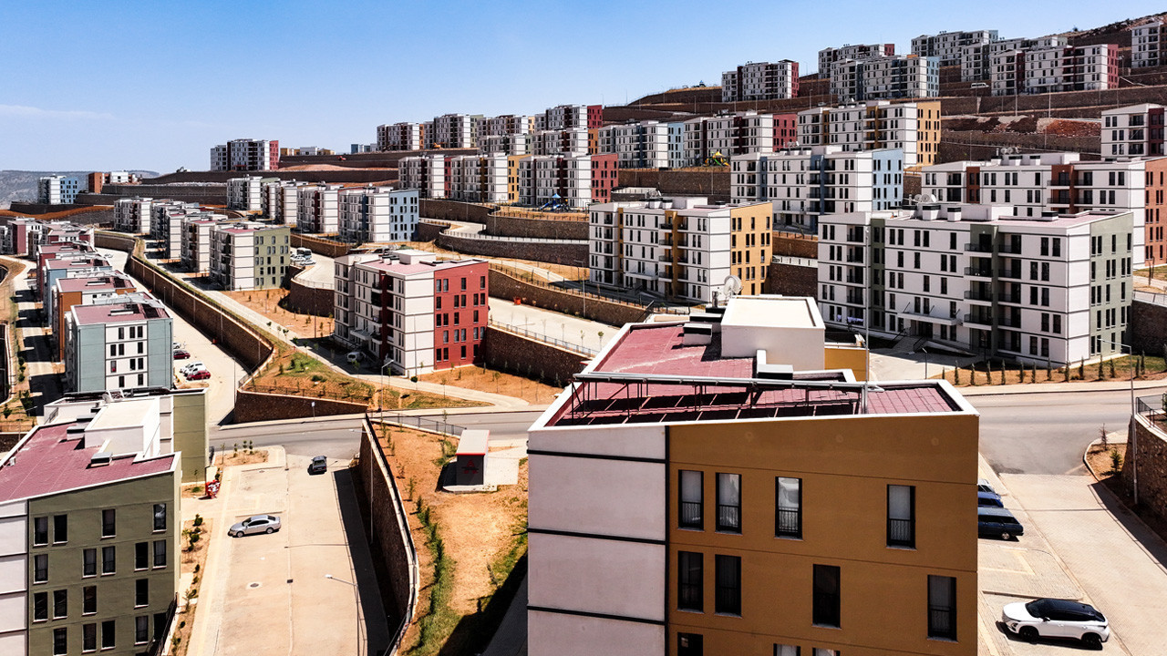 Deprem bölgesinde hedef artık son teslimat! Bakan Kurum il il son durumu paylaştı
