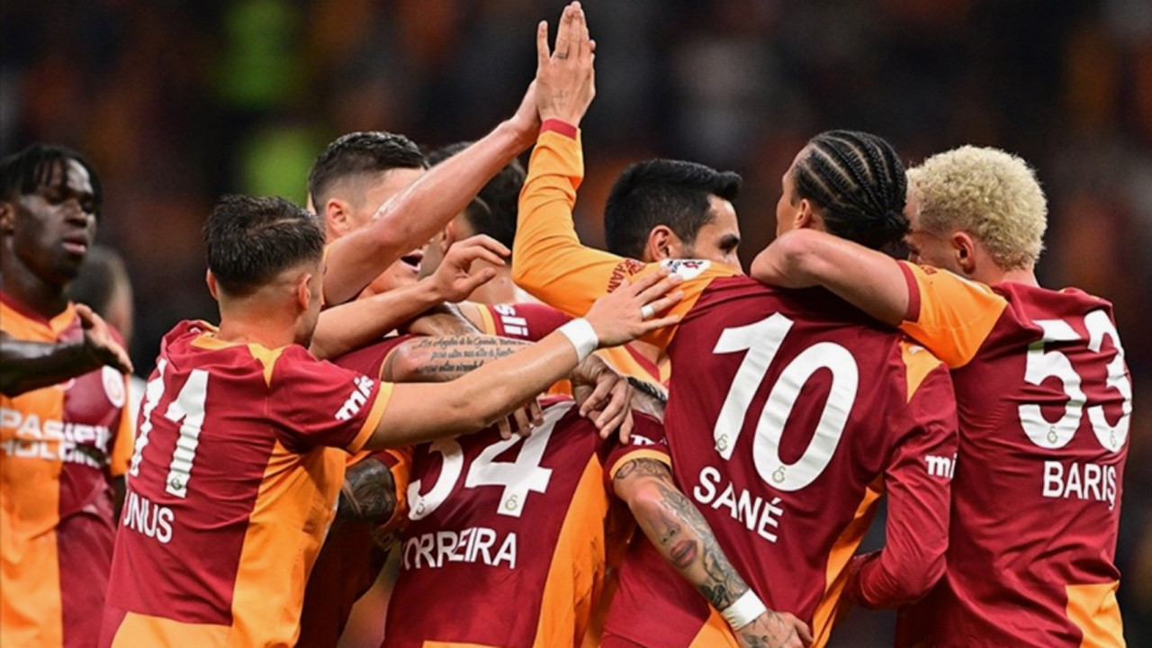 Galatasaray, futbol tarihinde bir ilke imza atıyor! O oyuncu rekor fiyata ayrılabilir
