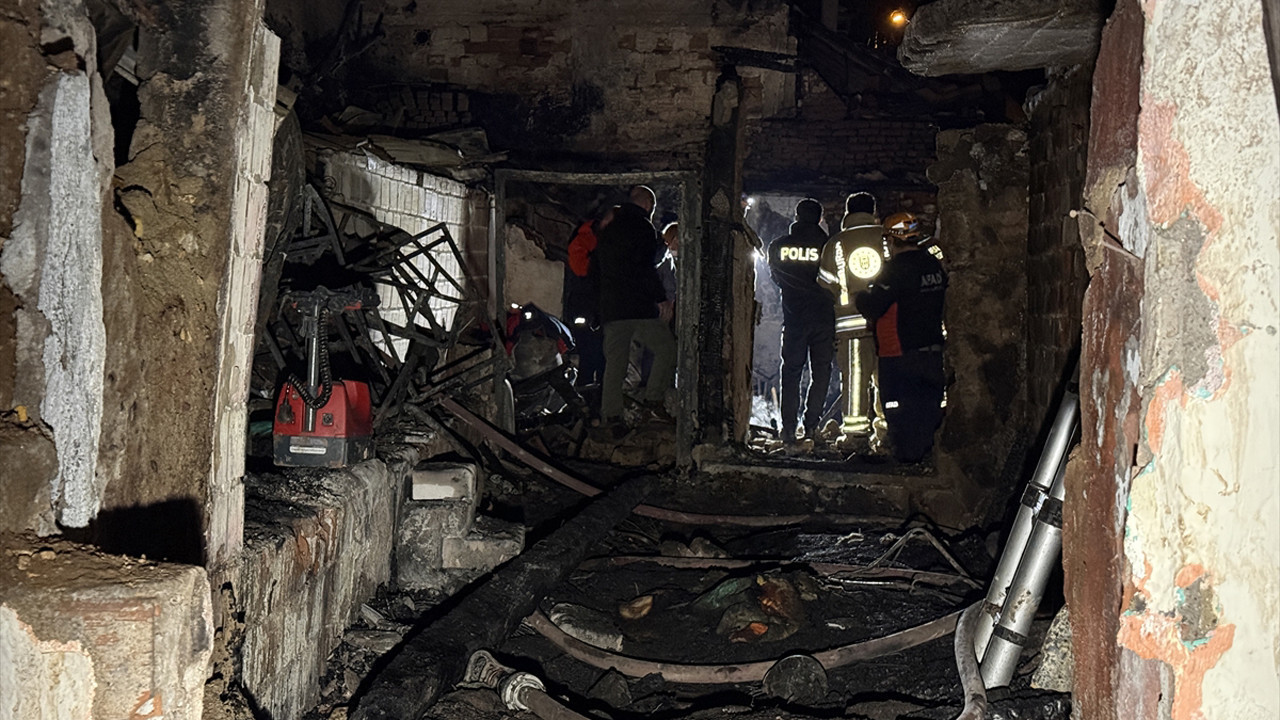 Bursa'da 2 katlı evde çıkan yangında 1 kişinin cesedi bulundu