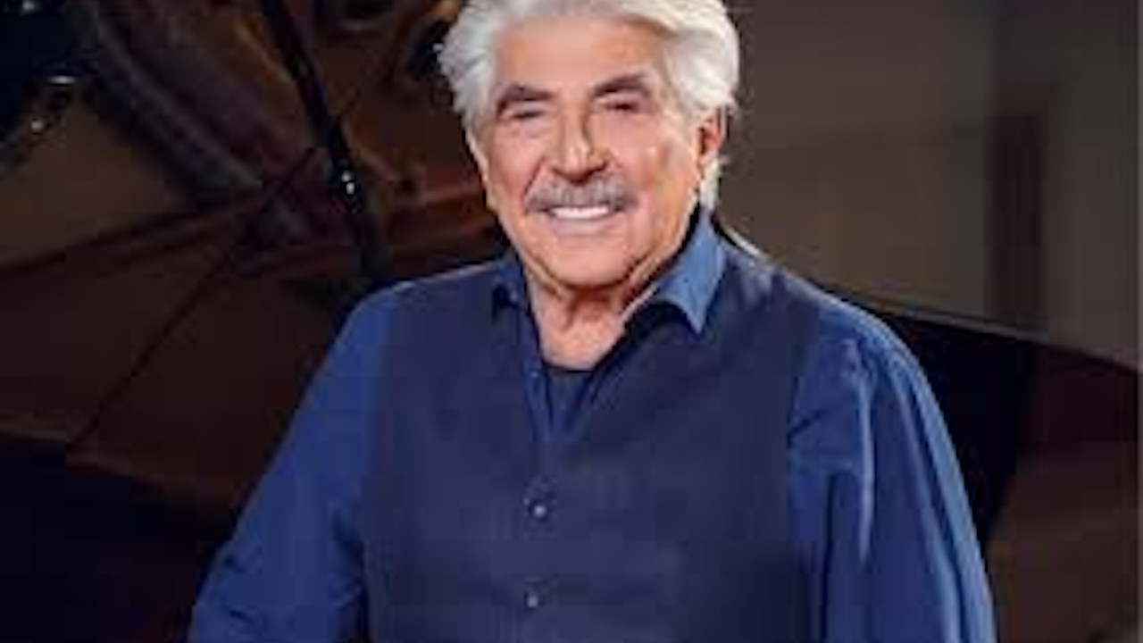 Erdal Özyağcılar havaalanında tekerlekli sandalyede görüntülendi!