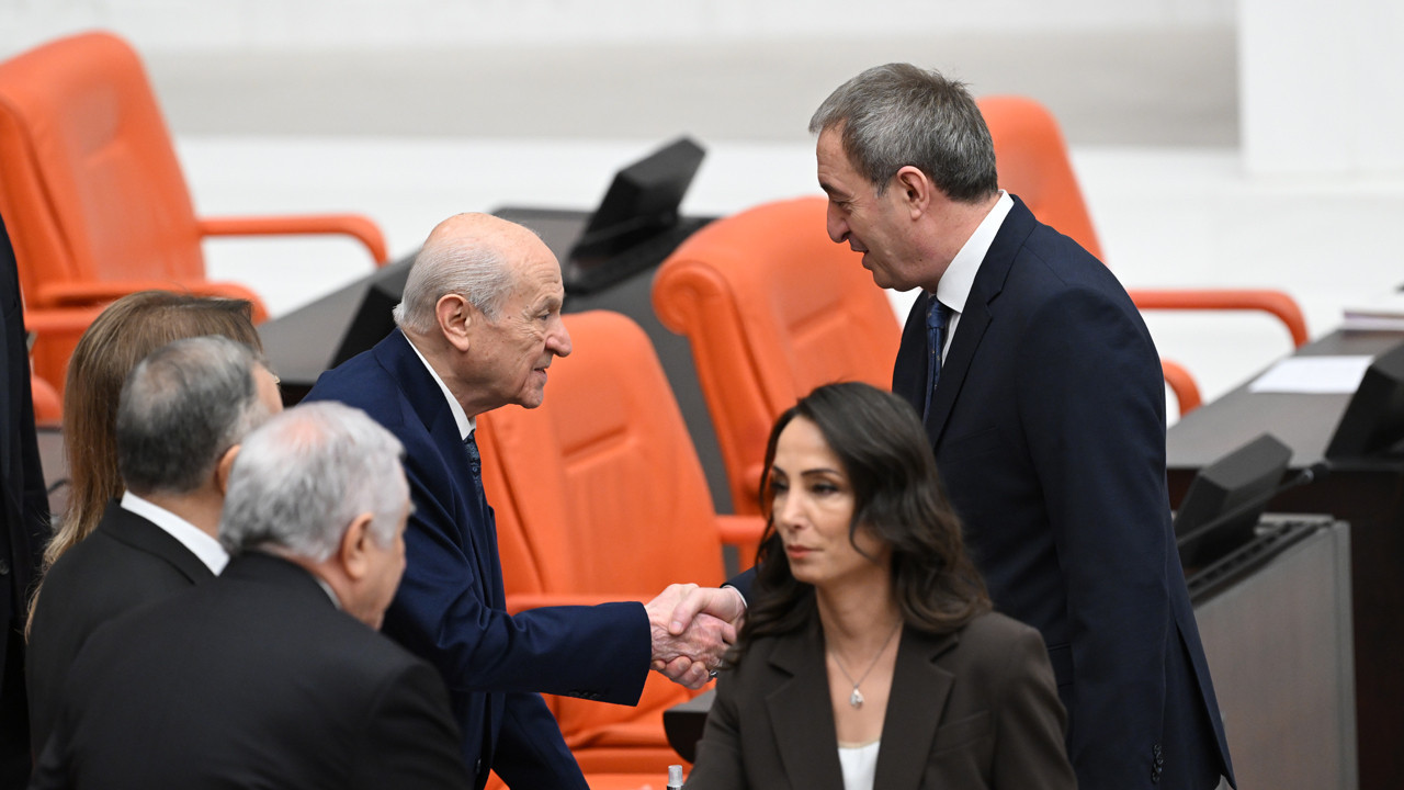 Devlet Bahçeli, DEM Partili Bakırhan'ın konuşmasını alkışladı, çaya davet etti
