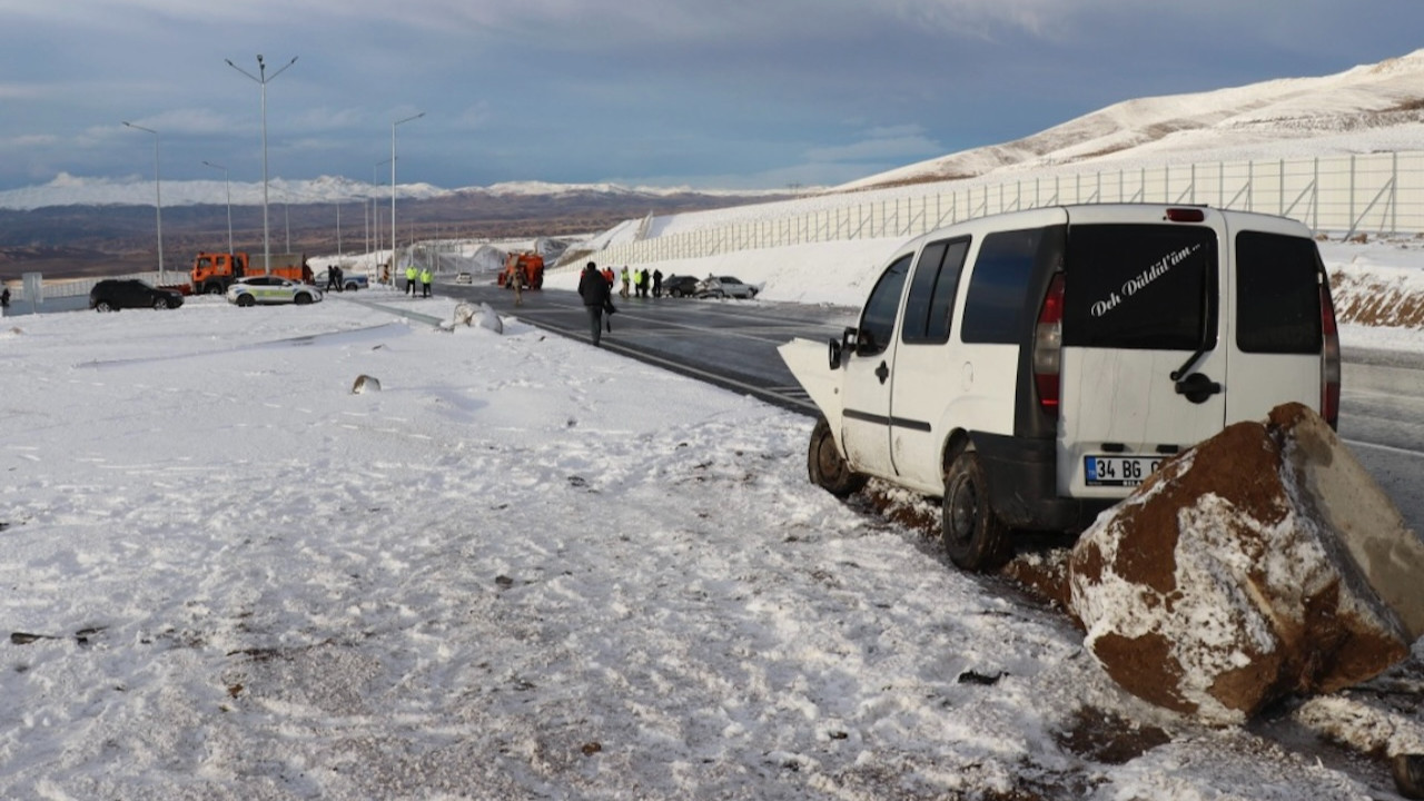 Van'da korkunç kaza! 5 Kişi yaralandı