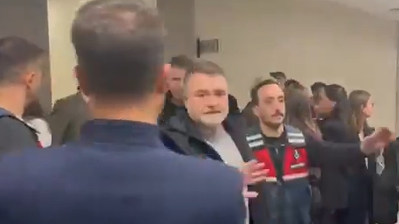 Adliye koridorunda gerginlik! Ufuk Tetik, görüntü alan gazeteciye vurdu