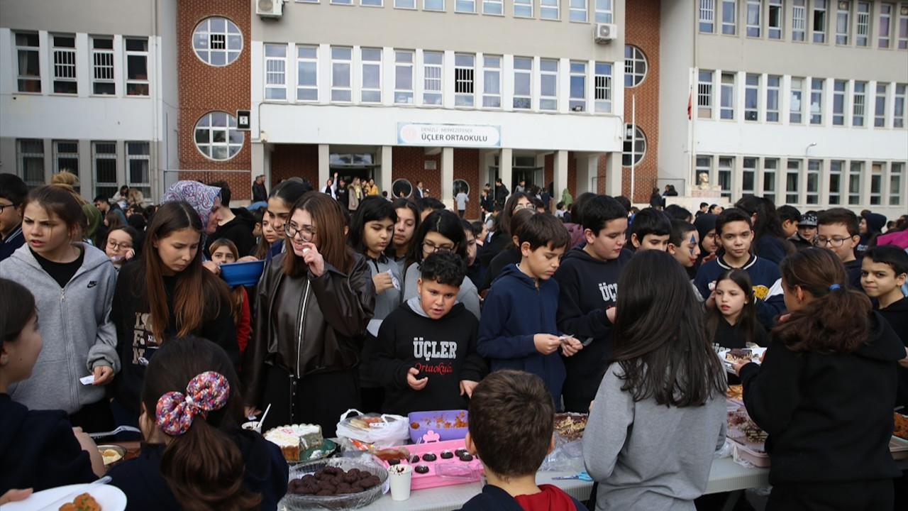 Denizli'de öğrencilerden duyarlı davranış! Kermes geliriyle 2 bakkalın verisiyesi kapatıldı