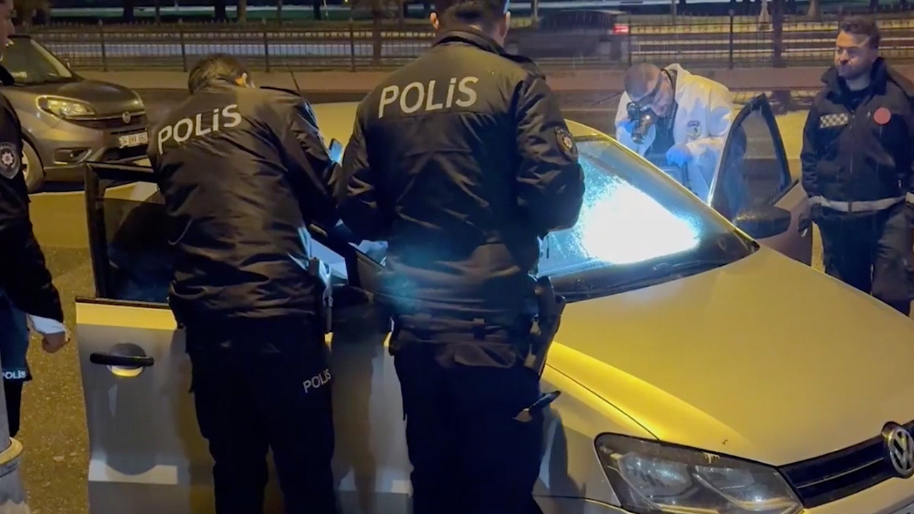 Park halindeki otomobilde ölü bulundu