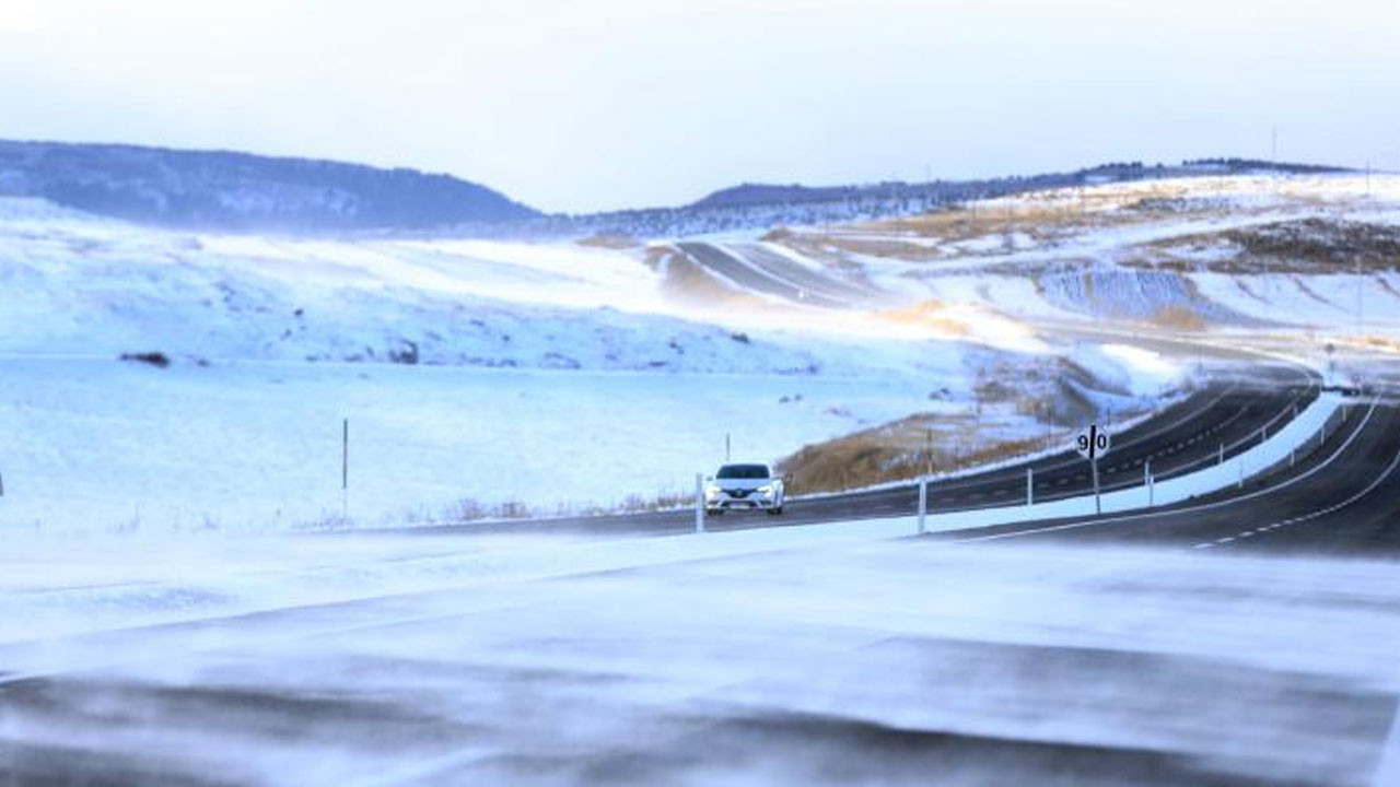 Ardahan-Şavşat kara yolunda ulaşıma kar engeli