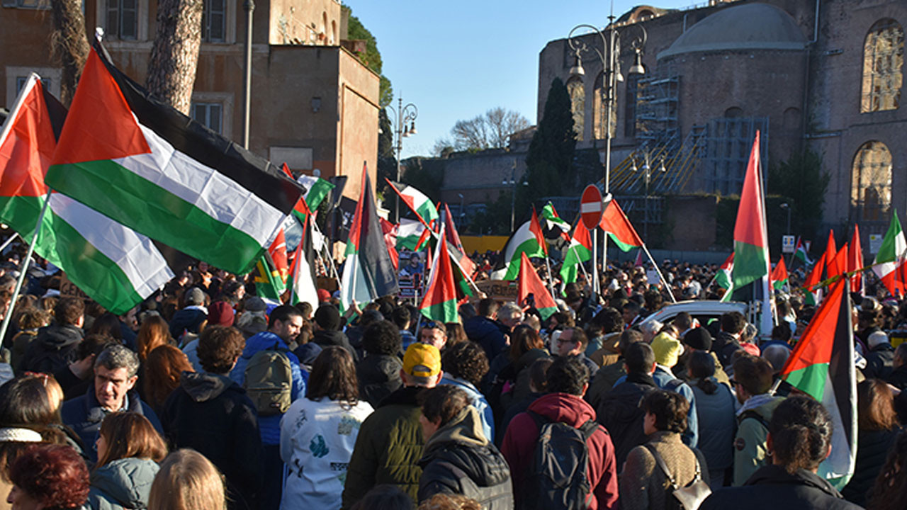İtalya'da "Filistinlilere yönelik soykırım dursun" yürüyüşü yapıldı