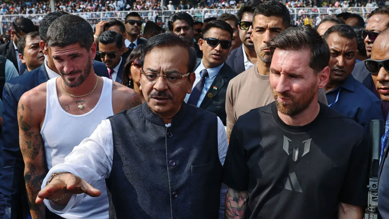 Hindistan'da Lionel Messi izdihamı yaşandı: Taraftarlar çılgına döndü, stadı bastı