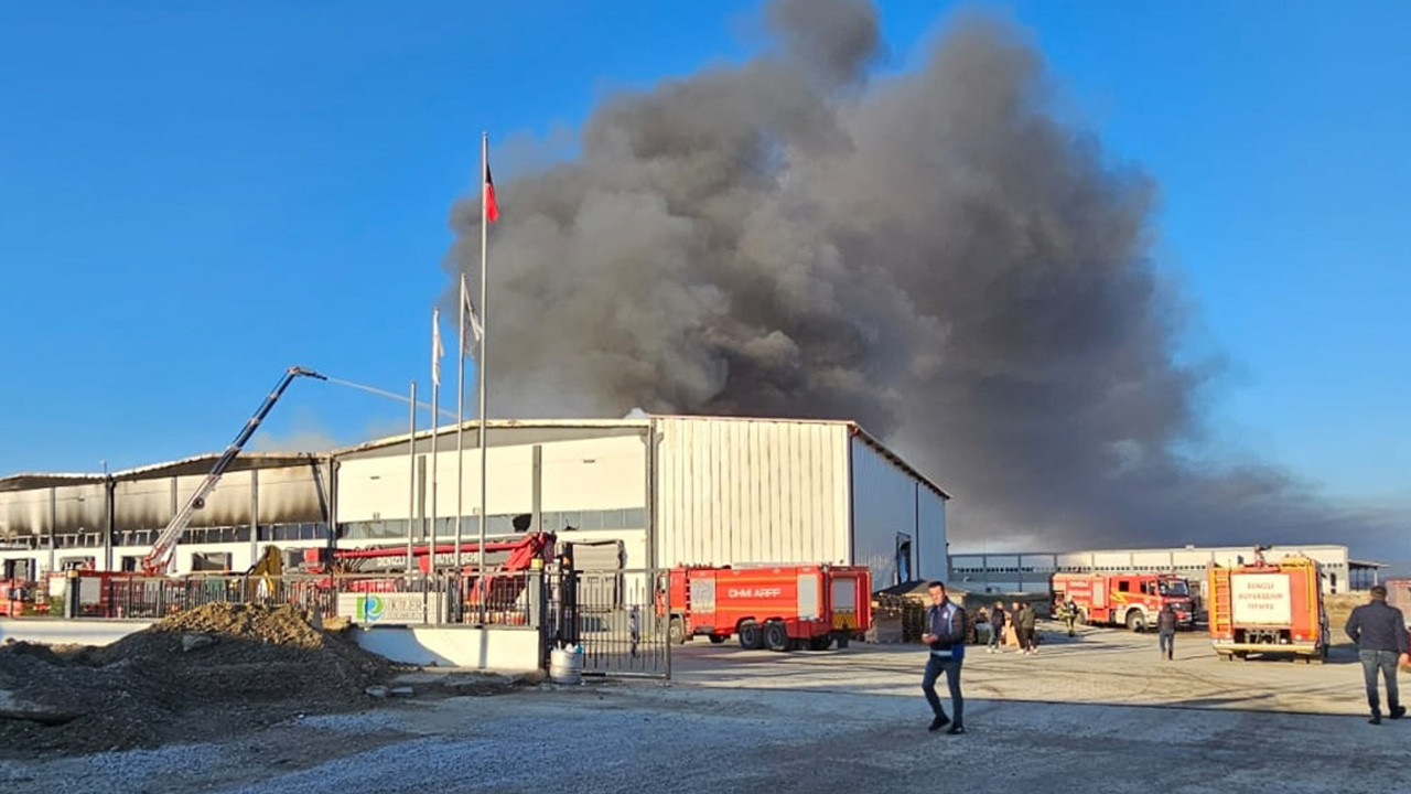 Denizli'de fabrika deposunda yangın!