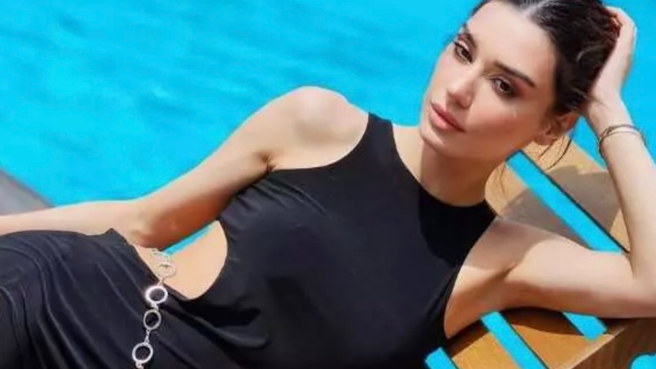 Burcu Kıratlı'dan olay poz! Dantel detayı hayran bıraktı...