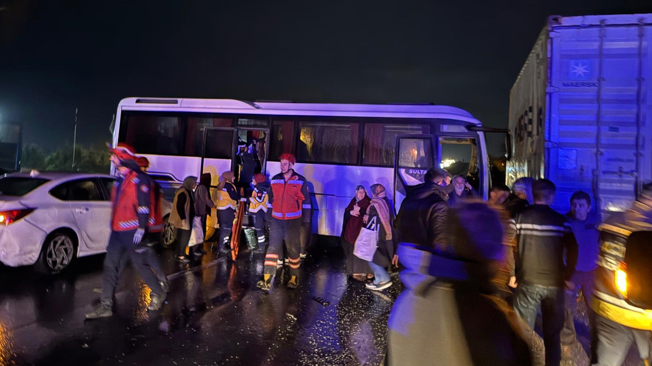 Sakarya'da zincirleme trafik kazası: 12 yaralı
