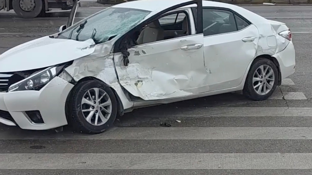 Aksaray'da tır ile otomobil çarpıştı: 4 yaralı...