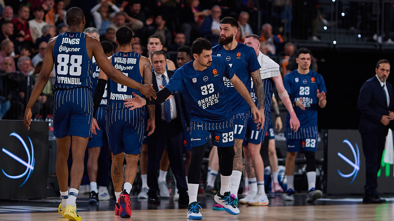 Anadolu Efes kötü gidişe son verdi deplasmanda Zalgiris'i farklı yendi
