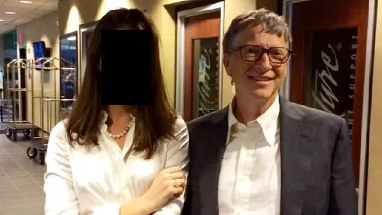 Epstein'in albümünden yaklaşık 70 yeni fotoğraf paylaşıldı Bill Gates'in kadınla poz verdiği fotoğrafı çıktı