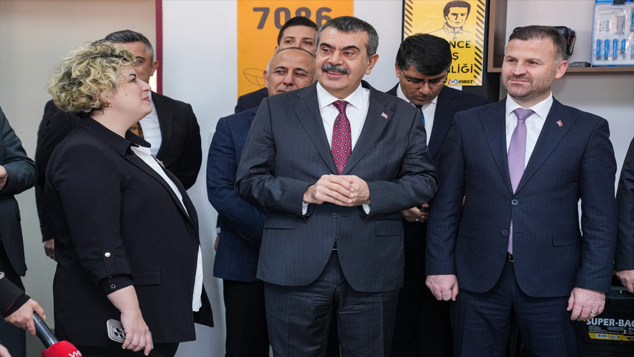 Milli Eğitim Bakanı Tekin, Arnavutköy'de okul ziyaretinde konuştu