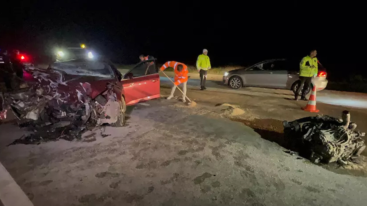 Gece yarısı katliam gibi kaza! 5 kişi hayatını kaybetti