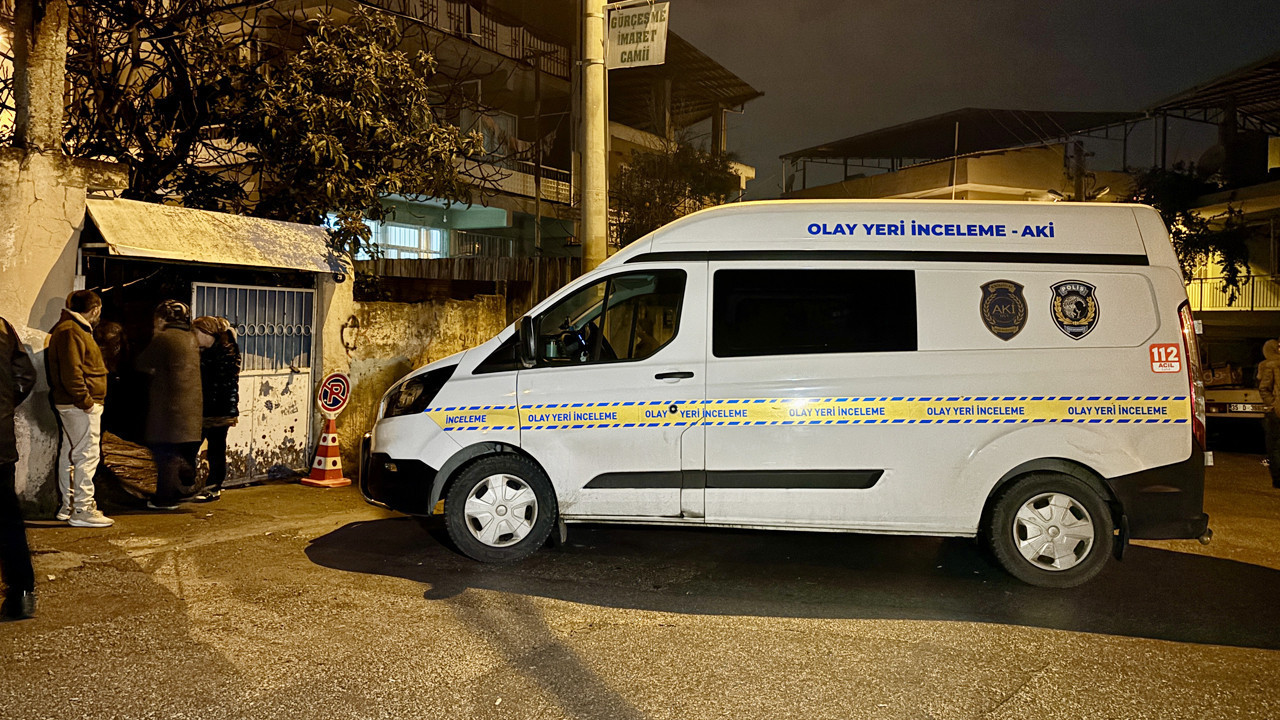 İzmir'de hırsızlık için girdikleri evde kadını bıçaklayarak öldürdüler