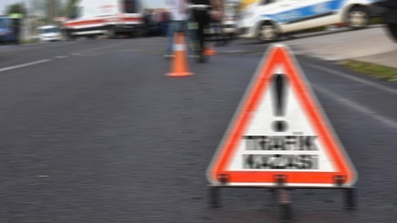 İki minibüs çarpıştı! Feci kazada yaralılar var