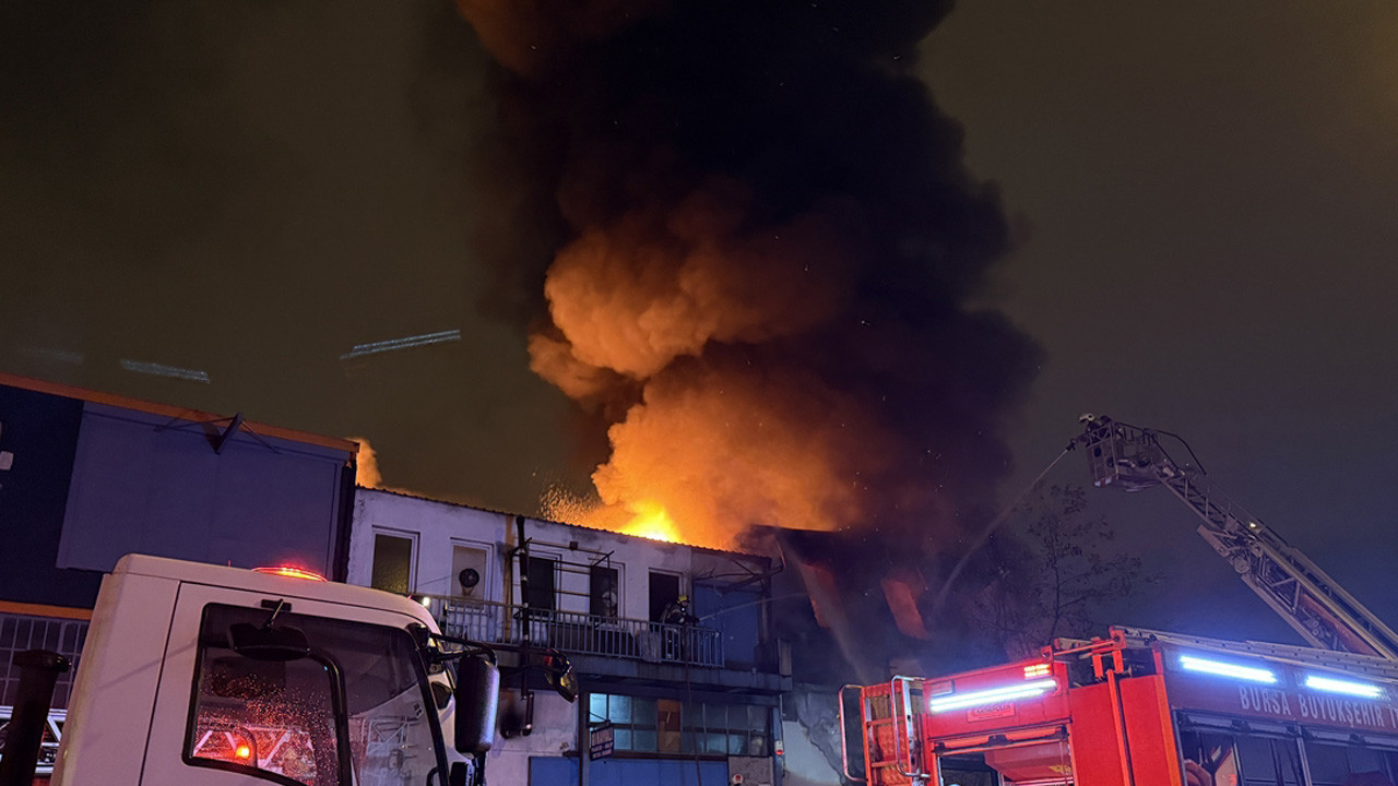 Bursa'da yangın! Atölyede başlayıp bitişiğindeki iş yerine sıçradı