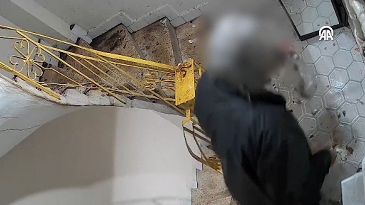 Akrabasının dairesinin önüne çöp döktü gözaltına alındı! O anlar kamerada