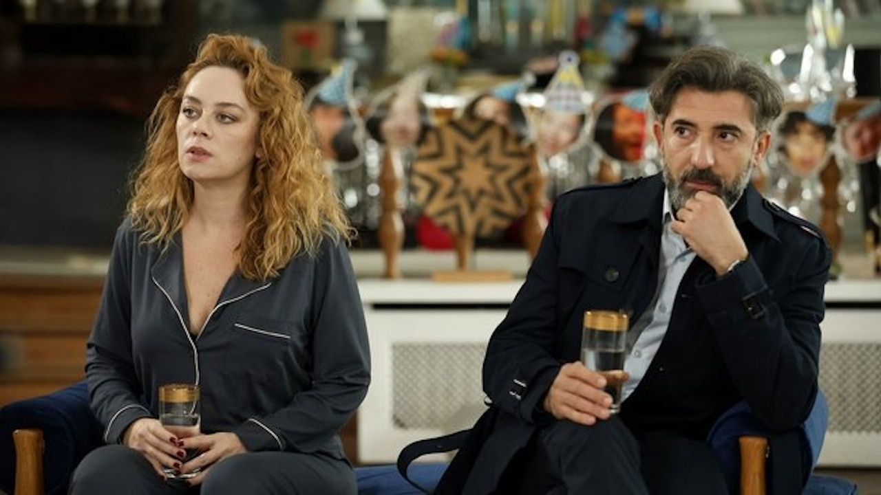 Bahar dizisinde muhteşem final! Tüm ekip pasta kesti...