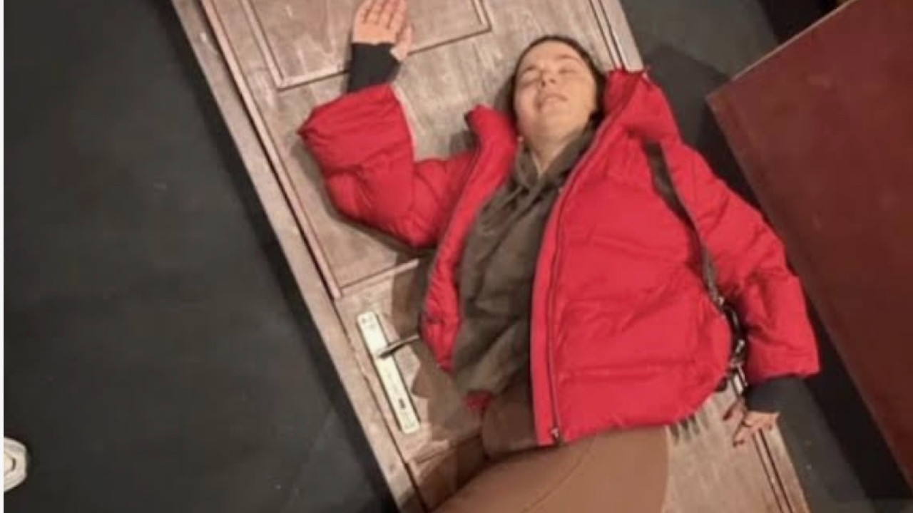 Oyuncu Aslı Bekiroğlu sahnede kaza geçirdi!