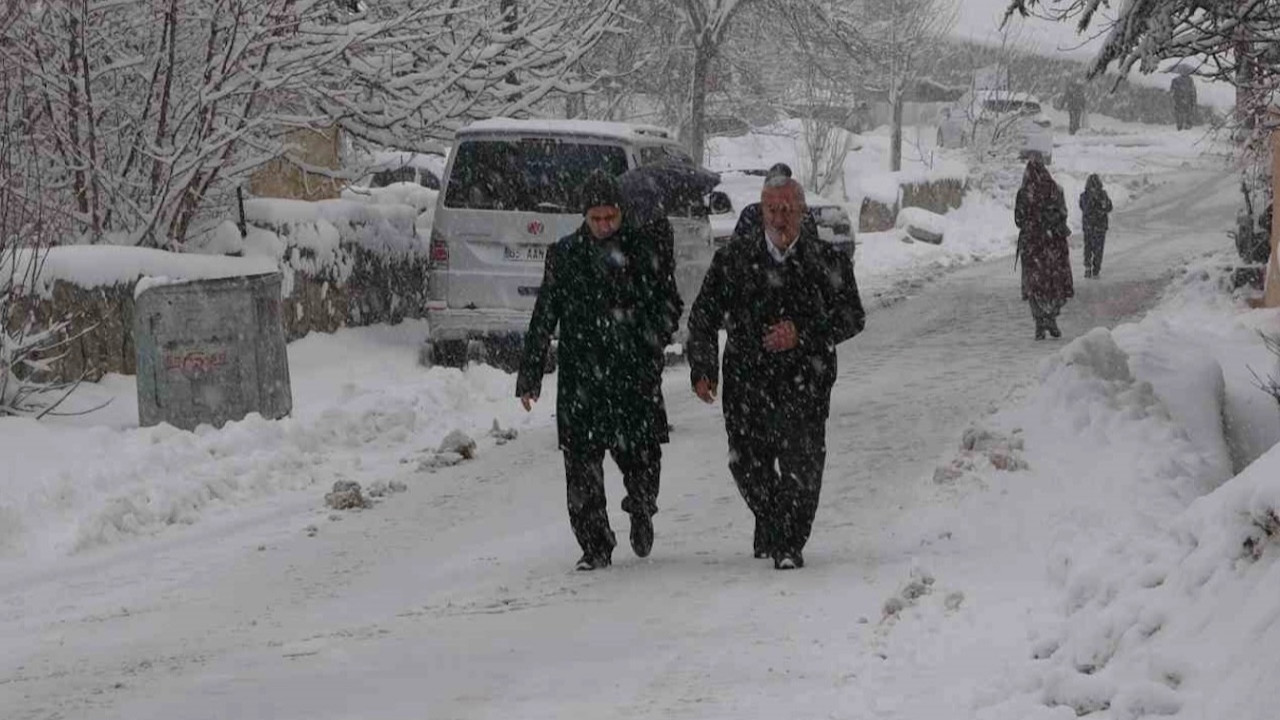 Tüm Türkiye'yi esir alacak! Meteoroloji'den art arda kar uyarısı