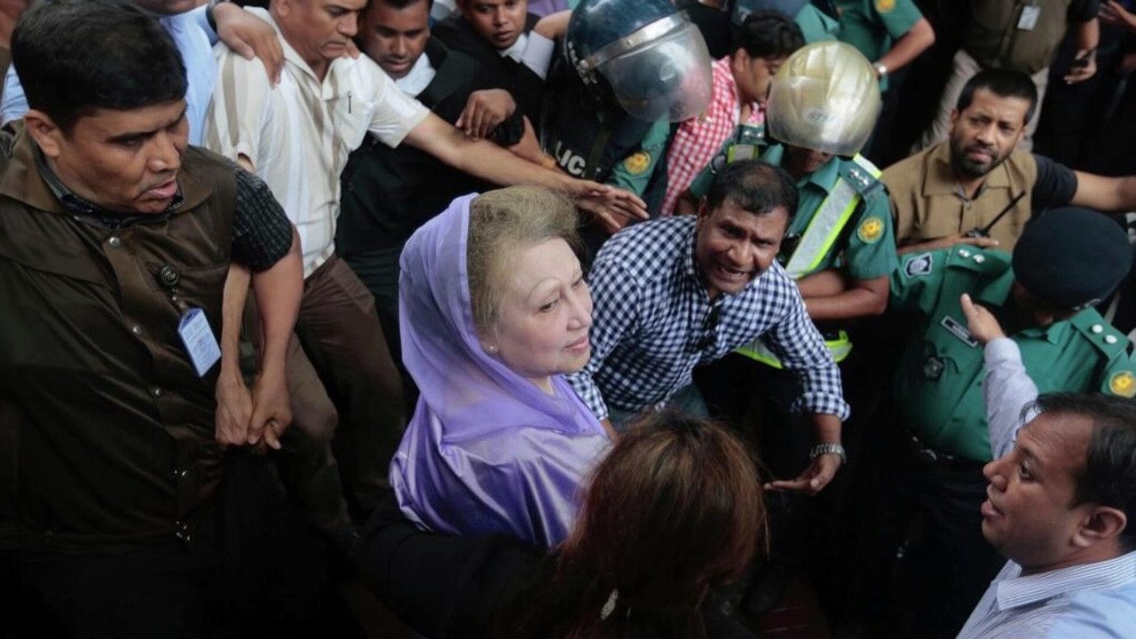 Eski Bangladeş Başbakanı Ziya 80 yaşında hayatını kaybetti