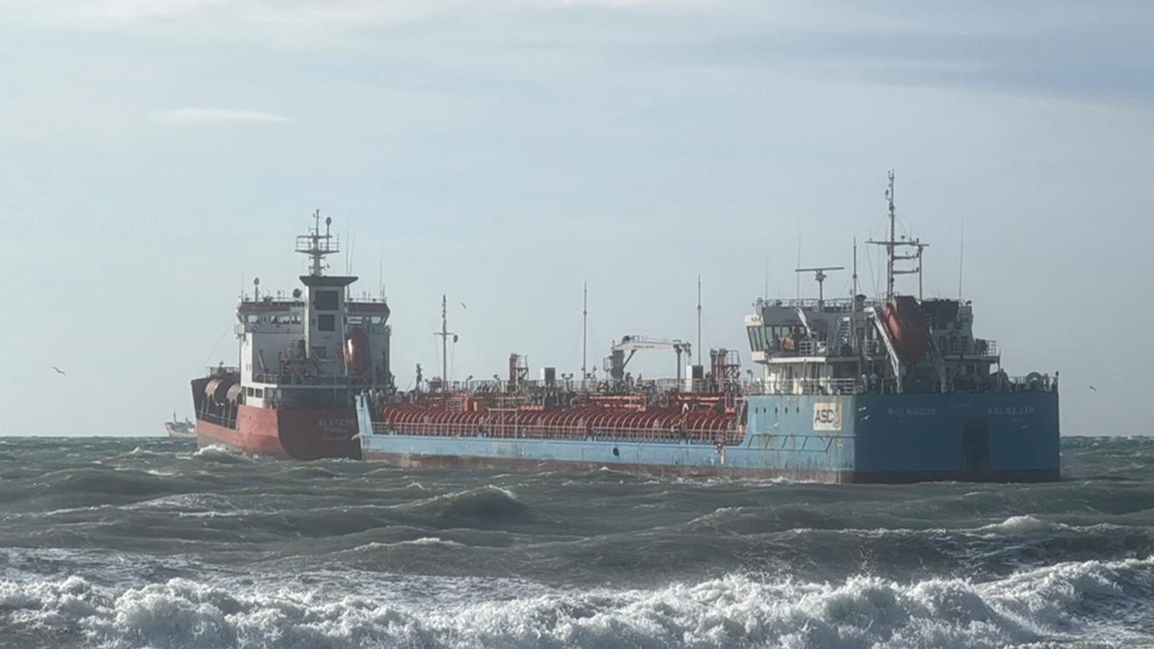 Küçükçekmece açıklarında iki tanker birbirine temas etti